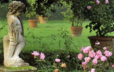 Giardino all'italiana con putti, inizio '800 (immagine su concessione dell'Azienda Pasolini dall'Onda)